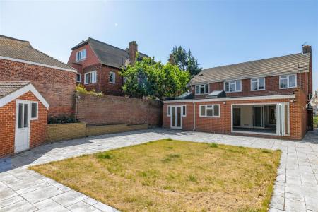 5 bedroom Detached house for sale in Croham Road, South Croydon