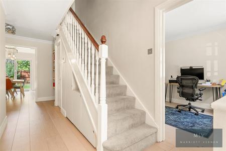 5 bedroom Detached house for sale in Harding Close, Croydon