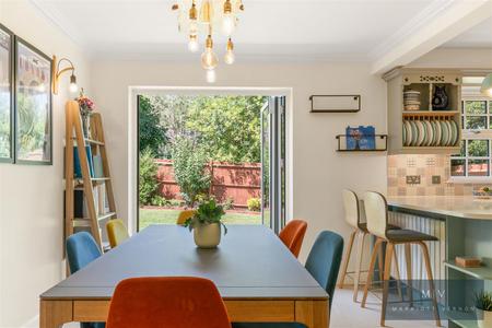 5 bedroom Detached house for sale in Harding Close, Croydon