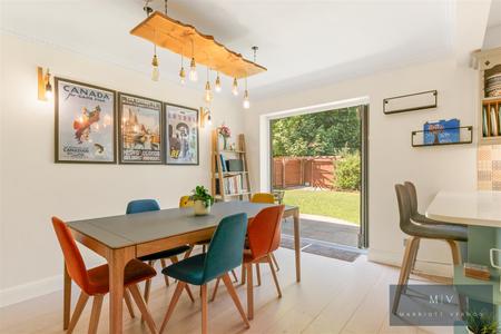 5 bedroom Detached house for sale in Harding Close, Croydon