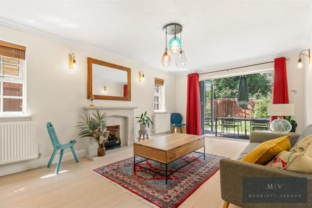 5 bedroom Detached house for sale in Harding Close, Croydon
