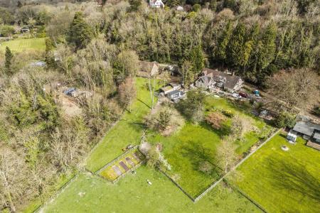 5 bedroom Detached house for sale in Hextalls Lane, Bletchingley, Redhill
