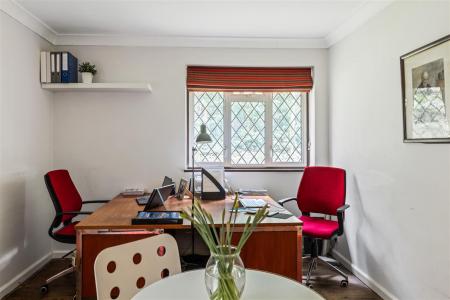 5 bedroom Detached house for sale in Hextalls Lane, Bletchingley, Redhill