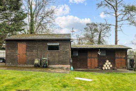 5 bedroom Detached house for sale in Hextalls Lane, Bletchingley, Redhill