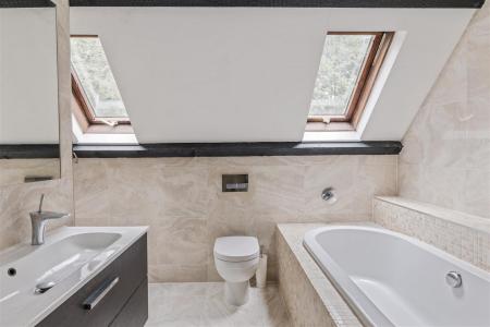 5 bedroom Detached house for sale in Hextalls Lane, Bletchingley, Redhill