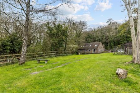 5 bedroom Detached house for sale in Hextalls Lane, Bletchingley, Redhill