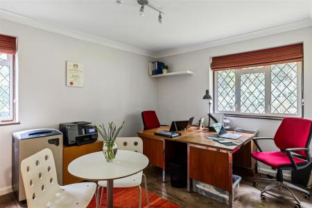 5 bedroom Detached house for sale in Hextalls Lane, Bletchingley, Redhill