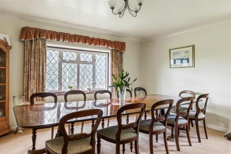5 bedroom Detached house for sale in Hextalls Lane, Bletchingley, Redhill