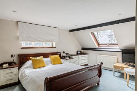 5 bedroom Detached house for sale in Hextalls Lane, Bletchingley, Redhill