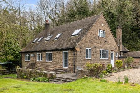 5 bedroom Detached house for sale in Hextalls Lane, Bletchingley, Redhill