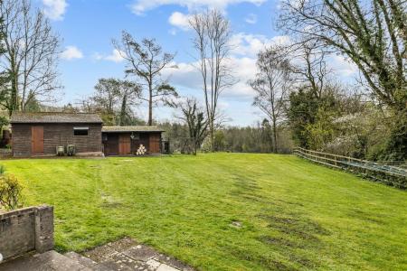 5 bedroom Detached house for sale in Hextalls Lane, Bletchingley, Redhill