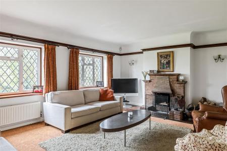 5 bedroom Detached house for sale in Hextalls Lane, Bletchingley, Redhill