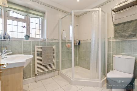5 bedroom Detached house for sale in Winchelsey Rise, South Croydon