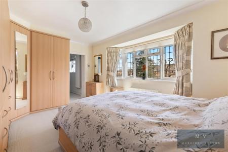 5 bedroom Detached house for sale in Winchelsey Rise, South Croydon