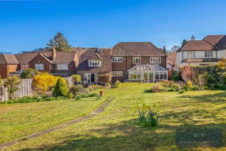 5 bedroom Detached house for sale in Winchelsey Rise, South Croydon