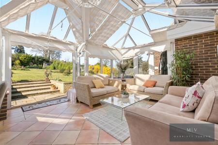 5 bedroom Detached house for sale in Winchelsey Rise, South Croydon