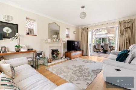 5 bedroom Detached house for sale in Winchelsey Rise, South Croydon