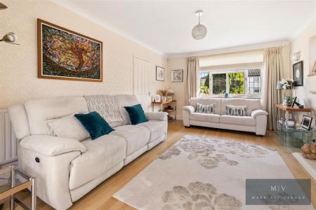 5 bedroom Detached house for sale in Winchelsey Rise, South Croydon