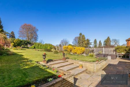 5 bedroom Detached house for sale in Winchelsey Rise, South Croydon