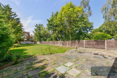 6 bedroom Detached house for sale in Croham Park Avenue, South Croydon