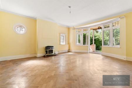 6 bedroom Detached house for sale in Croham Park Avenue, South Croydon
