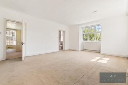 6 bedroom Detached house for sale in Croham Park Avenue, South Croydon