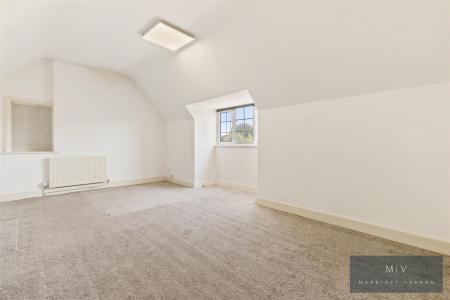 6 bedroom Detached house for sale in Croham Park Avenue, South Croydon