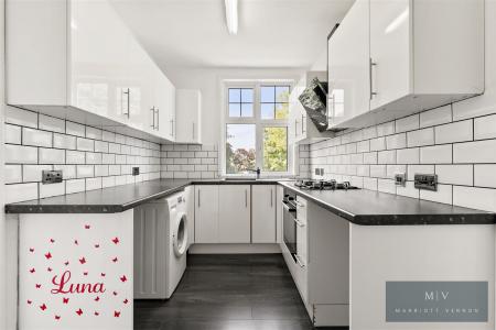 6 bedroom Detached house for sale in Croham Park Avenue, South Croydon