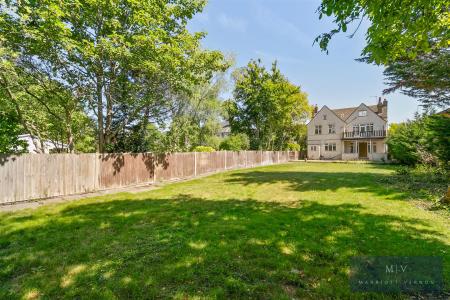 6 bedroom Detached house for sale in Croham Park Avenue, South Croydon