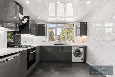 6 bedroom Detached house for sale in Croham Park Avenue, South Croydon