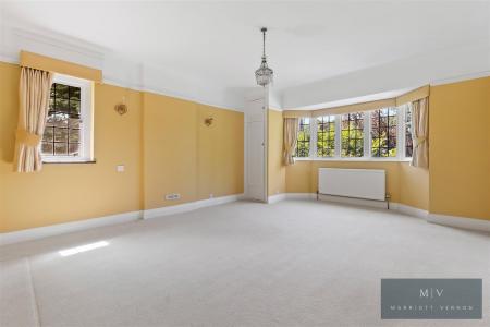 5 bedroom Detached house for sale in Witherby Close, Croydon