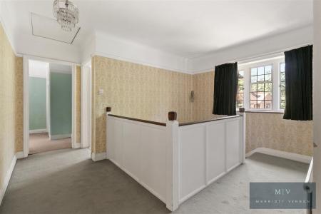 5 bedroom Detached house for sale in Witherby Close, Croydon