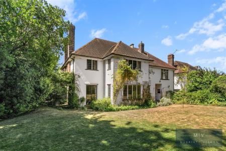 5 bedroom Detached house for sale in Witherby Close, Croydon