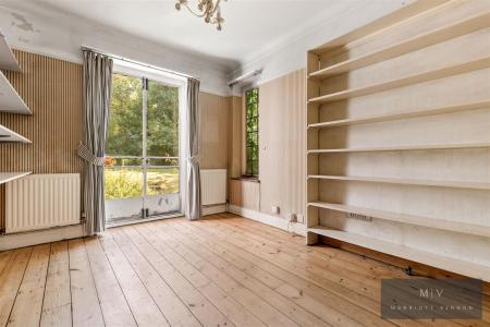 5 bedroom Detached house for sale in Witherby Close, Croydon
