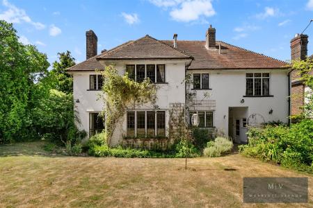 5 bedroom Detached house for sale in Witherby Close, Croydon