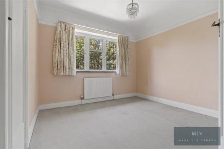5 bedroom Detached house for sale in Witherby Close, Croydon
