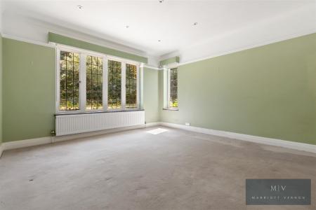 5 bedroom Detached house for sale in Witherby Close, Croydon
