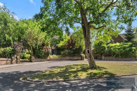 5 bedroom Detached house for sale in Witherby Close, Croydon