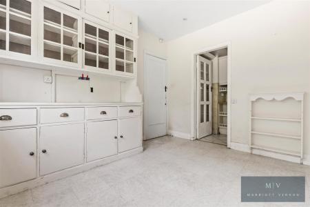 5 bedroom Detached house for sale in Witherby Close, Croydon