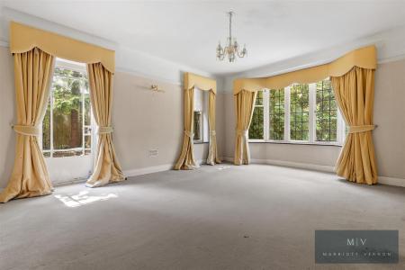 5 bedroom Detached house for sale in Witherby Close, Croydon