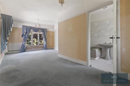 5 bedroom Detached house for sale in Witherby Close, Croydon