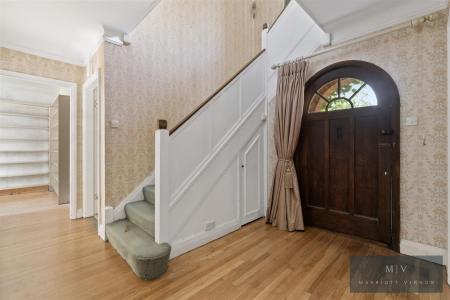 5 bedroom Detached house for sale in Witherby Close, Croydon