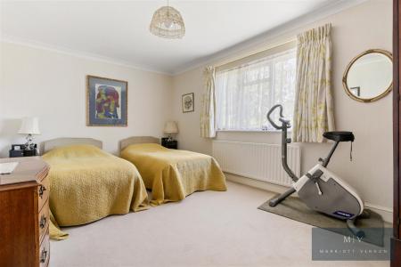 4 bedroom Detached house for sale in Ranmore Avenue, Croydon