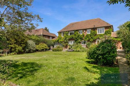 4 bedroom Detached house for sale in Ranmore Avenue, Croydon