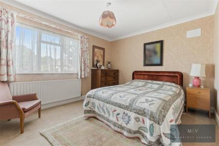 4 bedroom Detached house for sale in Ranmore Avenue, Croydon