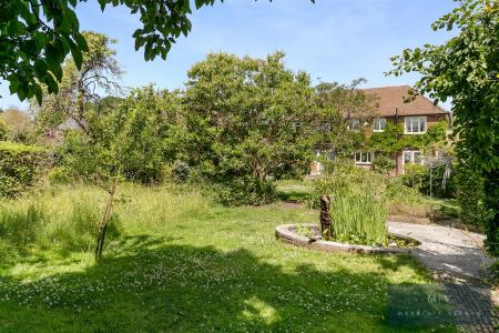 4 bedroom Detached house for sale in Ranmore Avenue, Croydon