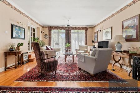 4 bedroom Detached house for sale in Ranmore Avenue, Croydon