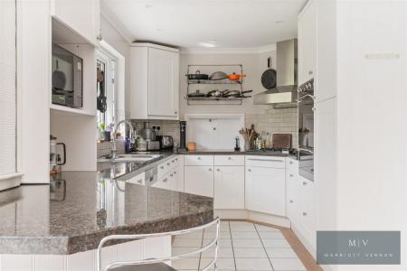 4 bedroom Detached house for sale in Ranmore Avenue, Croydon