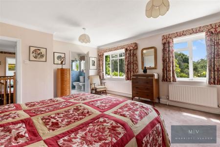 4 bedroom Detached house for sale in Ranmore Avenue, Croydon