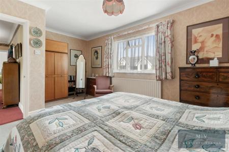 4 bedroom Detached house for sale in Ranmore Avenue, Croydon